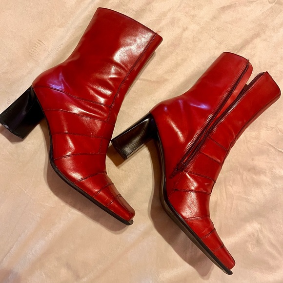Elegant vintage Red Leather Baker Boots - Picture 1 of 10